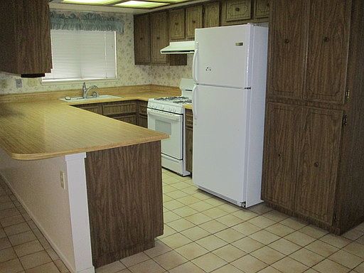 2nd image of 1600 Breezewood Dr