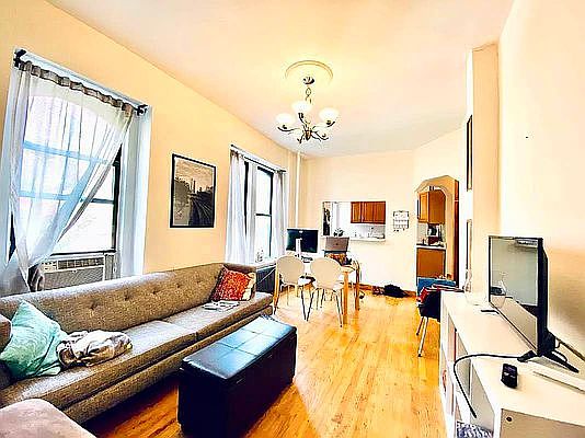 1st image of 200 W 98th St APT 4w