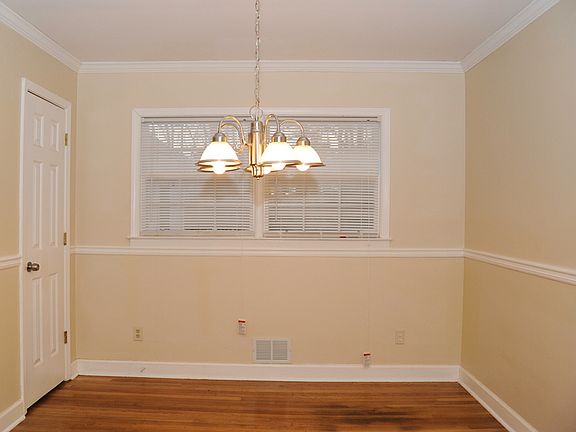 2nd image of 4105 Menlo Dr