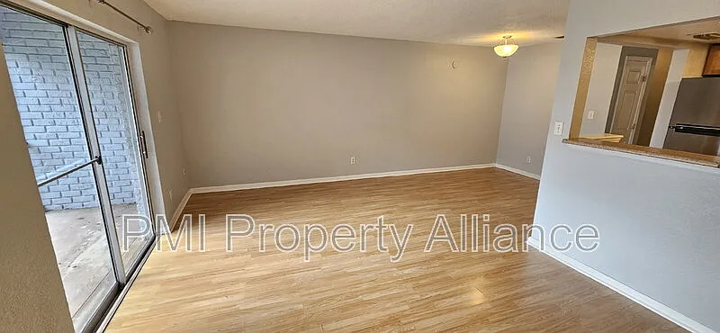1 bed, 1.0 bath, 678 sqft, $1,300 — Photo 3