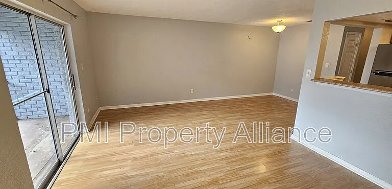 302 Lewfield Cir — Photo 3