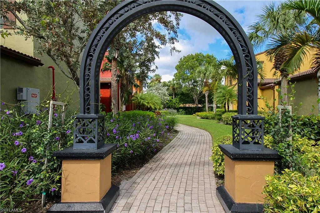 2 bed, 2.5 bath, 1531 sqft, $6,200 — Photo 3