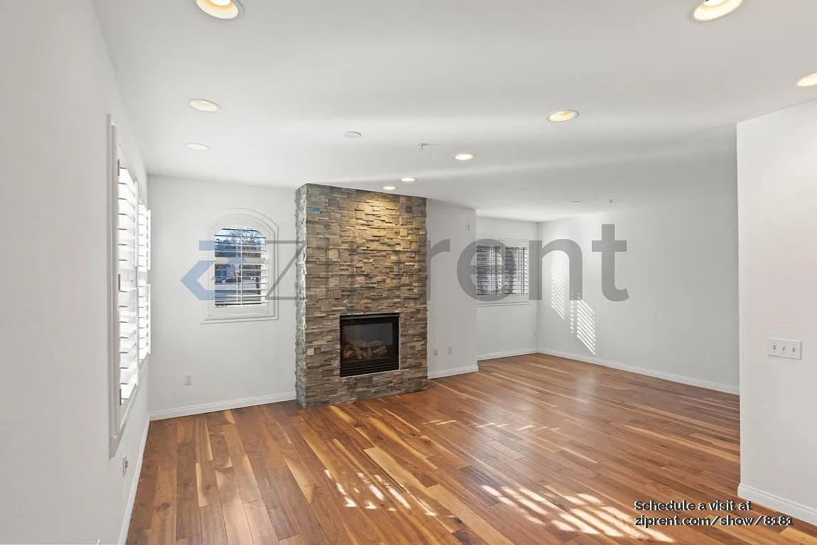 3 bed, 2.5 bath, 1623 sqft, $5,355 — Photo 3