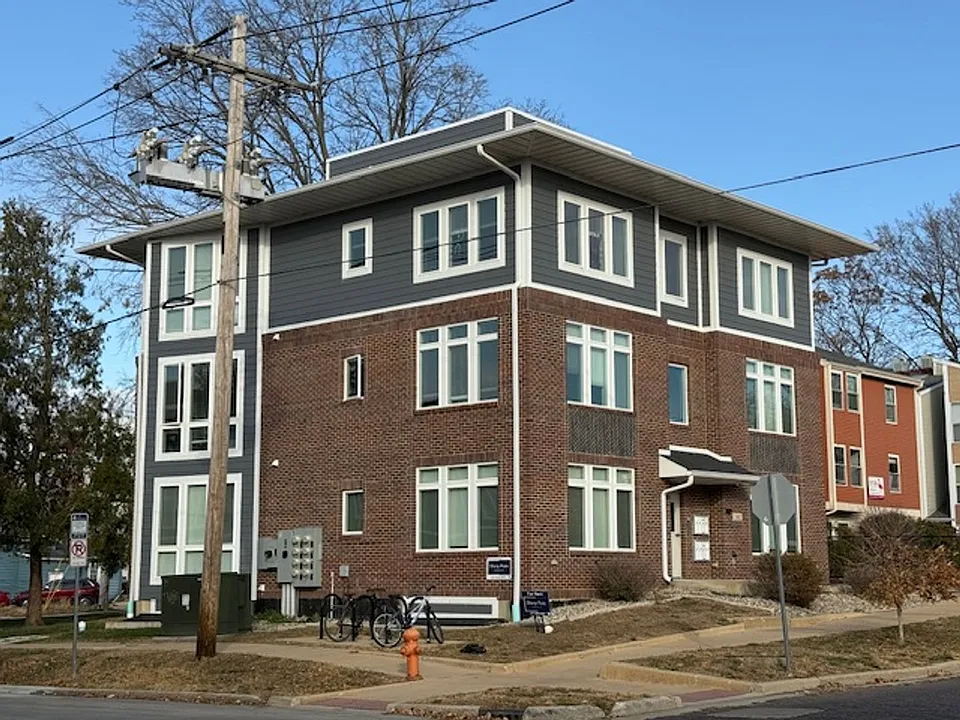 302 E Clark St