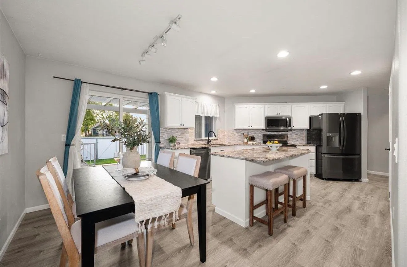 5 bed, 3032 sqft, $3,295 — Photo 4