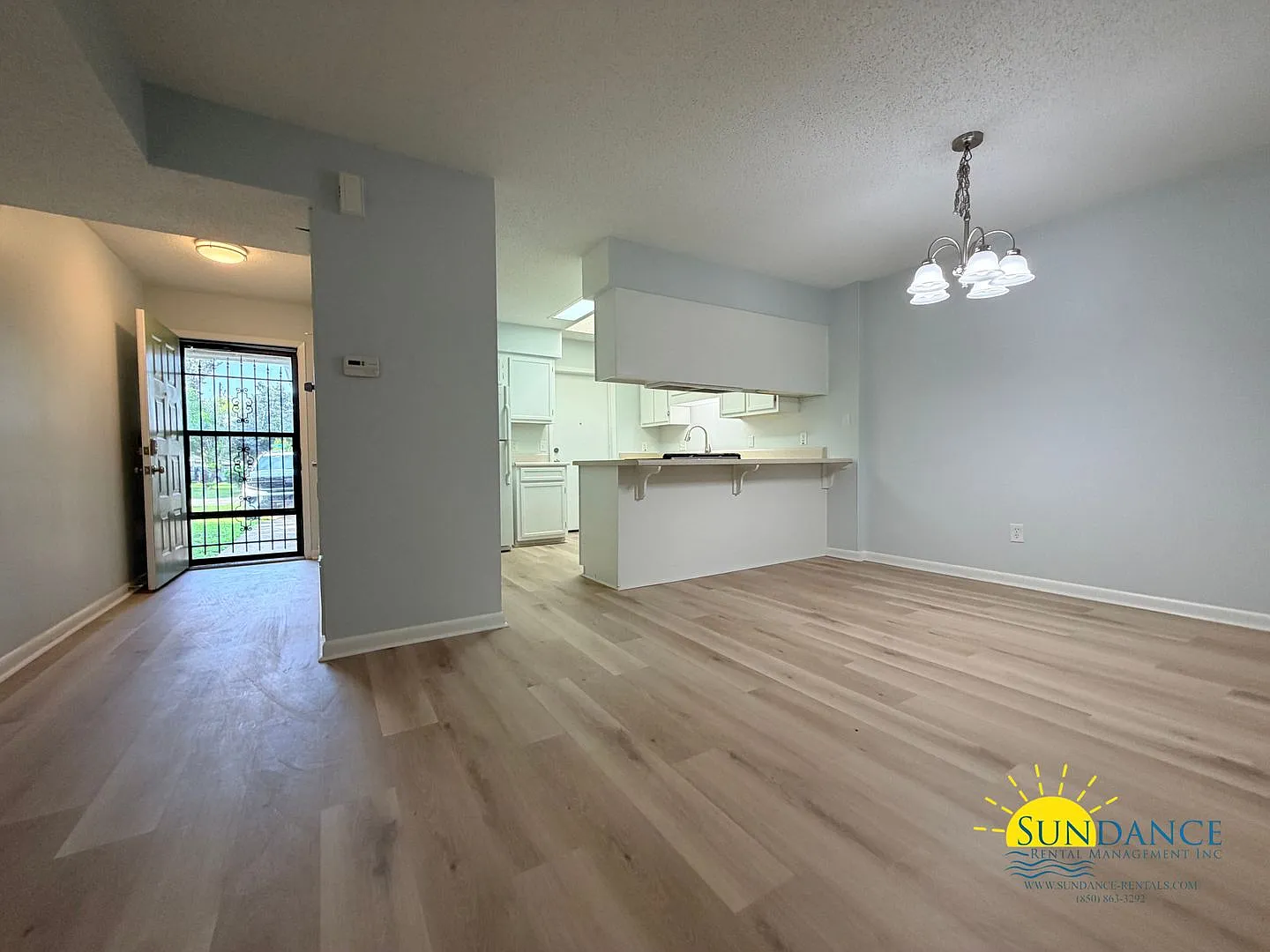 Updated 2 Bedroom TownHome in Shalimar! — Photo 4