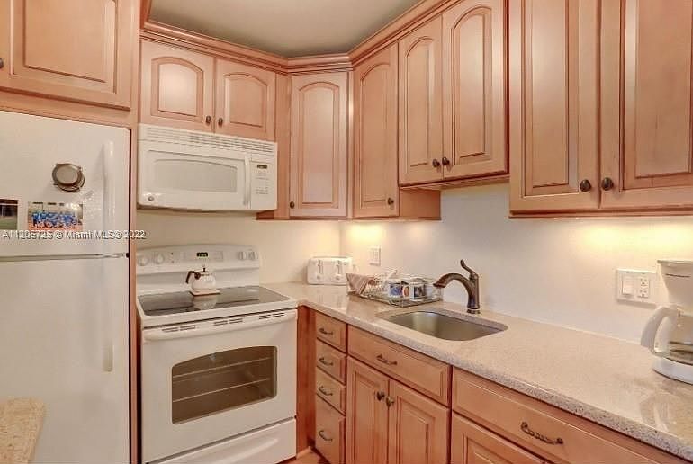1st image of 146 Windsor Dr #G
