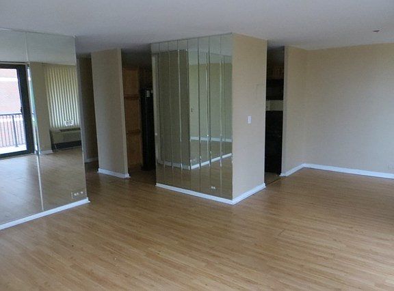 3rd image of 3041 S Michigan Ave Unit 406
