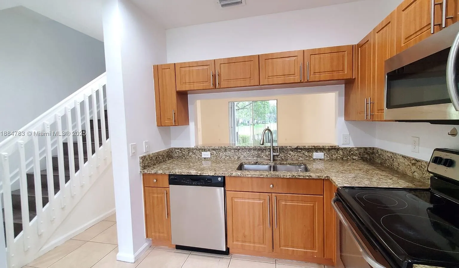 2 bed, 2.5 bath, 1100 sqft, $2,499 — Photo 2