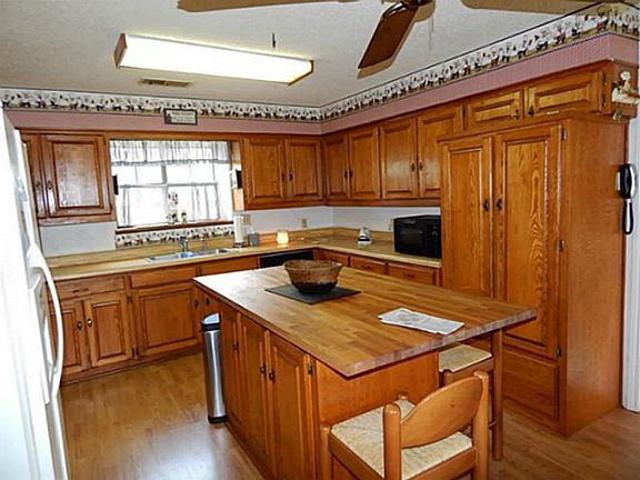 4th image of 212 Rolling Hills Ln