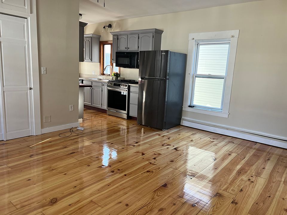 Dining Area & Galley Kitchen