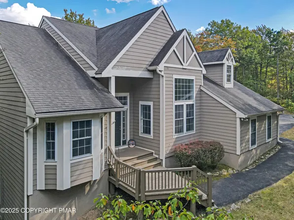 628 Pinecrest Dr, Long Pond, PA 18334