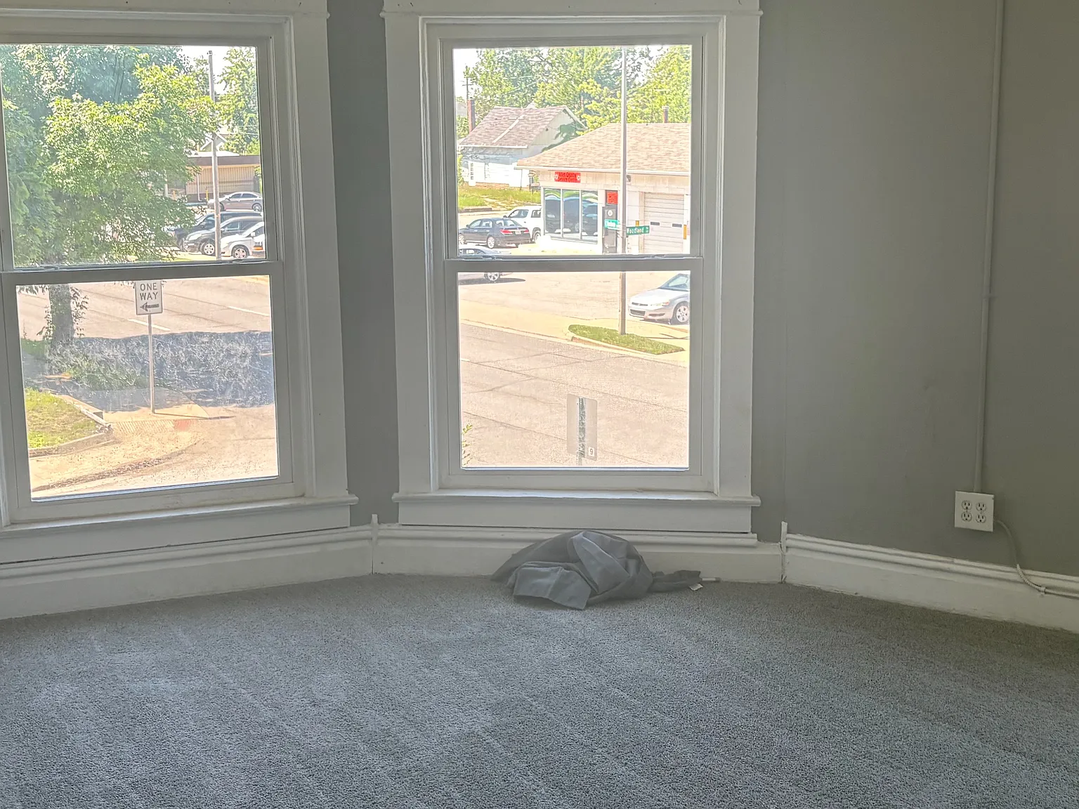 201 E Woodland — Photo 1