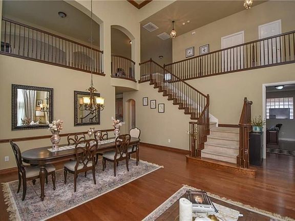 4th image of 3245 Forestbrook Dr