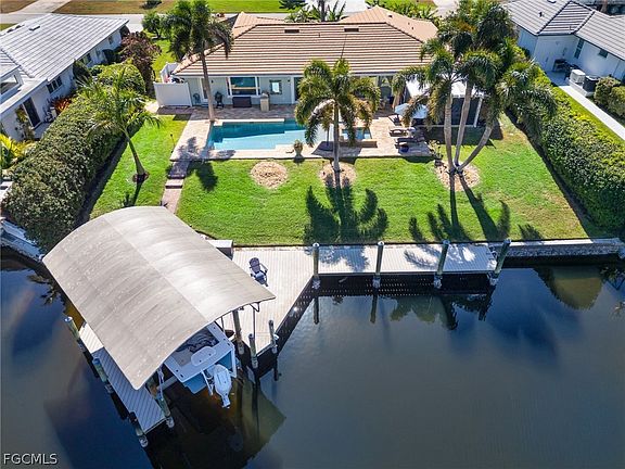 4th image of 977 N Waterway Dr