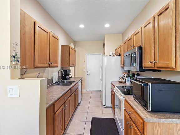 5th image of 202 River Bluff Ln