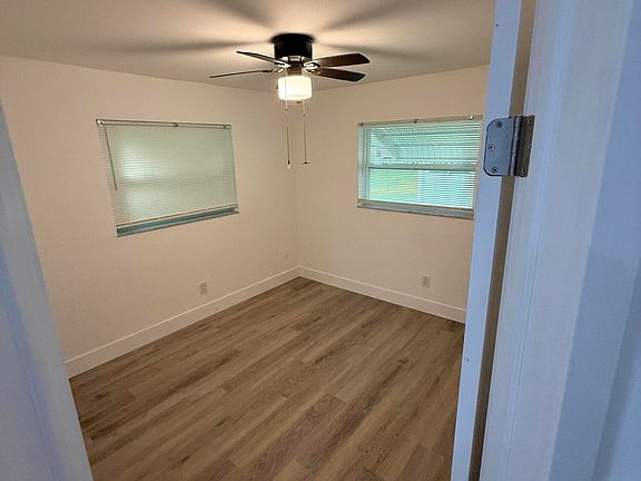 4th image of 1005 SW 3rd Way