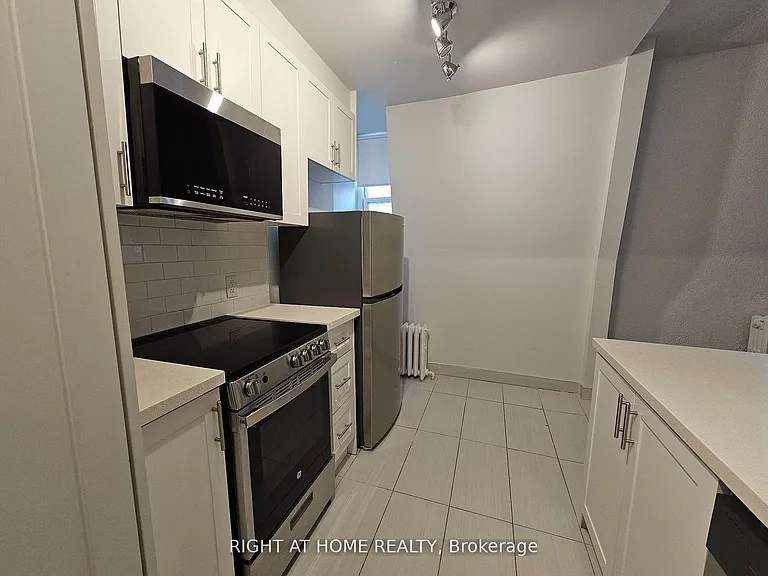 72 Wellesley St E #203 — Photo 8