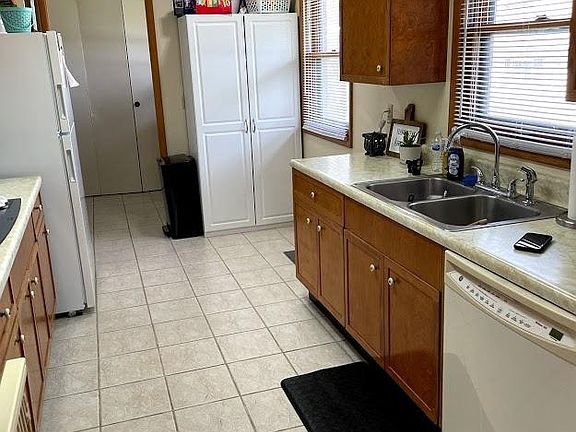 3rd image of 2540 S 35th St
