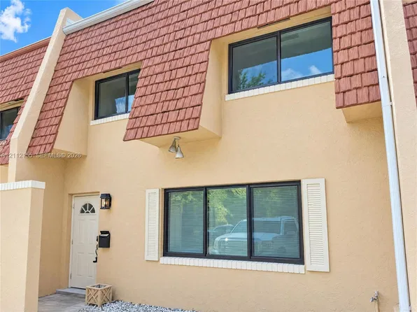 94 Pleasant Hill Ln, Fort Lauderdale, FL 33319