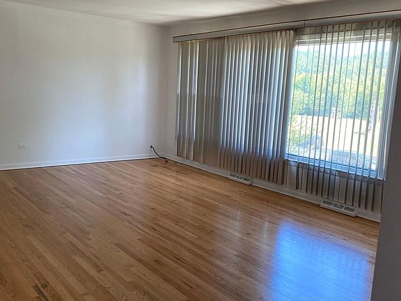 3rd image of 8421 McCormick Blvd