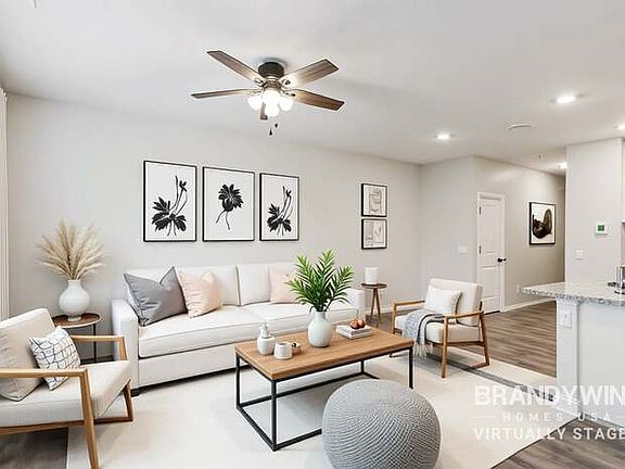 3rd image of 1053 Woodbridge Blvd