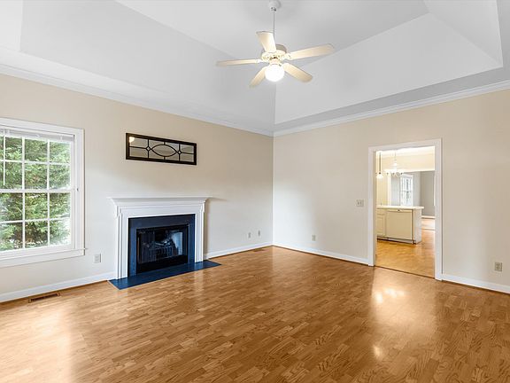 2nd image of 8 Mountain Trace Ct