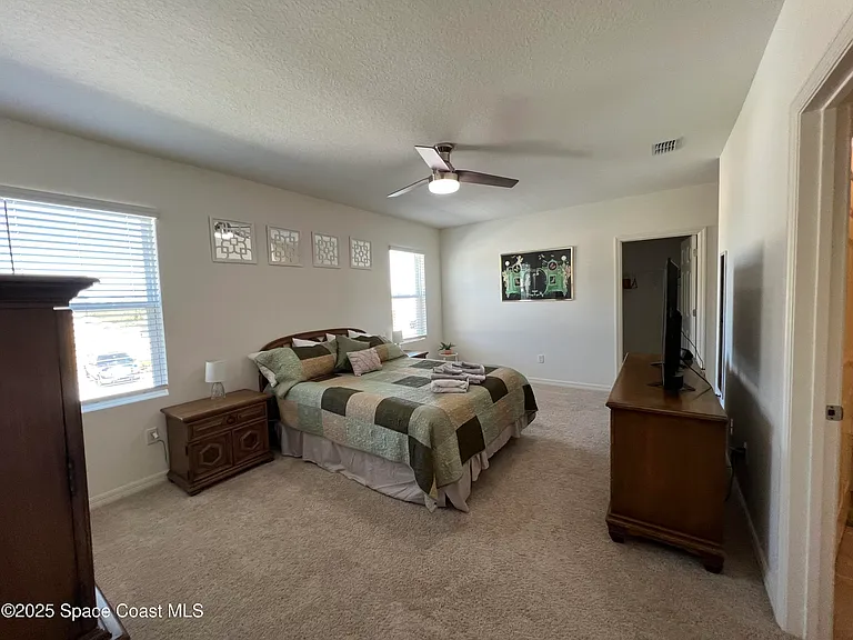 976 Trinity St — Photo 40