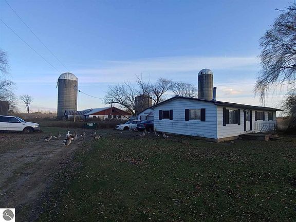 2nd image of 19702 5th Ave