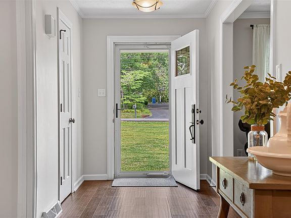 5th image of 208 Lynnwood Dr