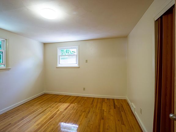 5th image of 133 Houston Ave #0