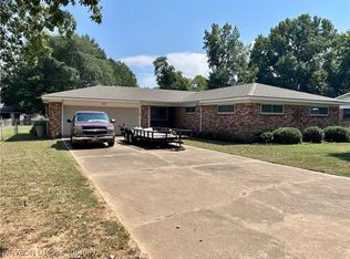 202 N 25th St, Ozark, AR 72949