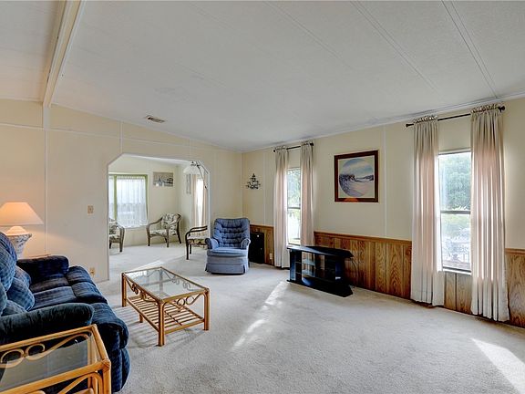 3rd image of 203 Pompano Ct