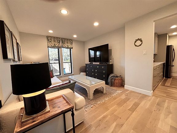 5th image of 3701 Hulen Park Dr