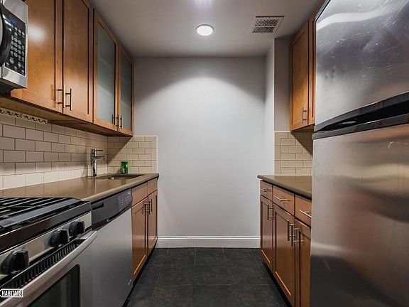 4th image of 327 E 101st St APT 3A