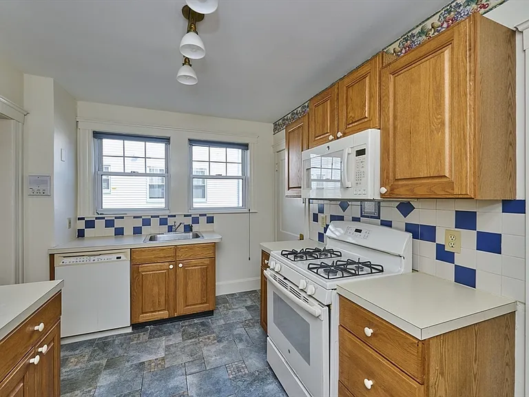 17 Elmira St #A — Photo 14