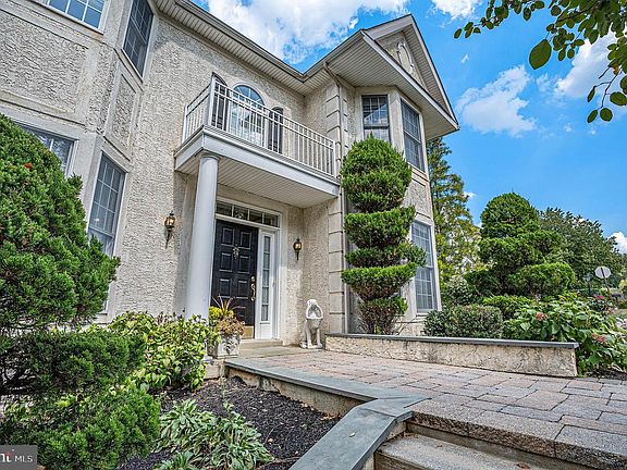 4th image of 1018 Riverview Ln