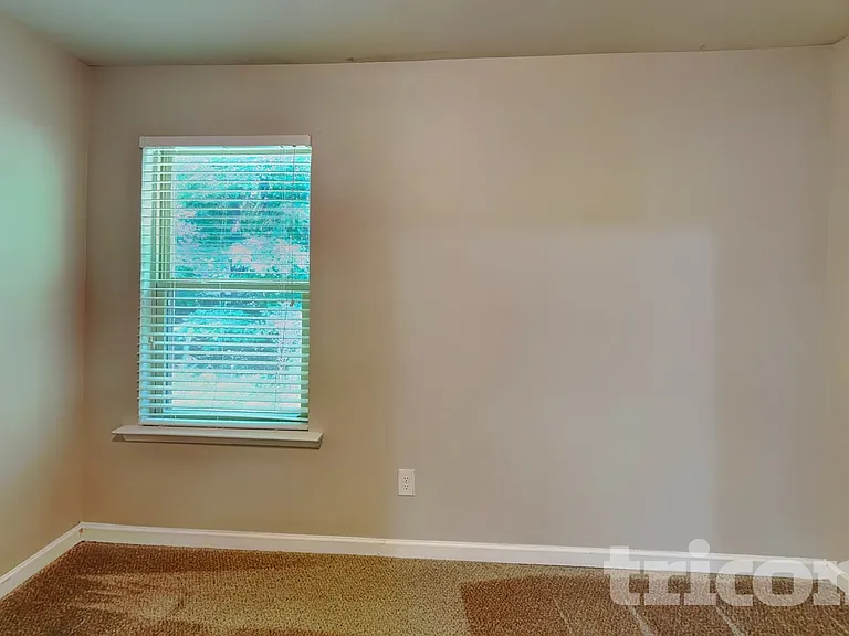 216 Stillwood Dr — Photo 12