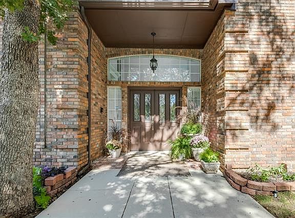 2nd image of 285 Canyon Oaks Dr