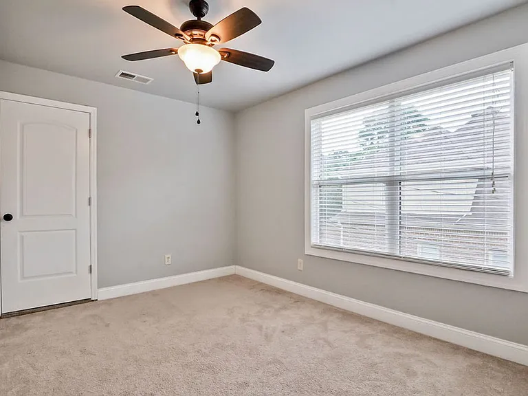 710 Valley St — Photo 31