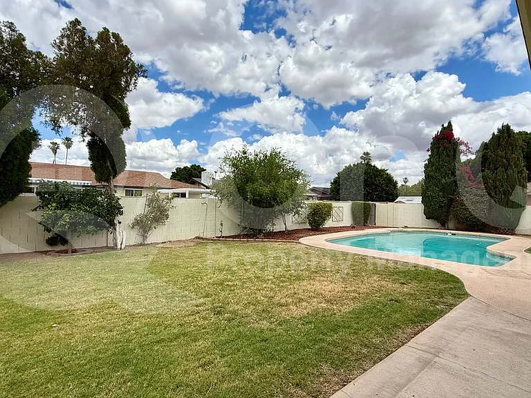 2436 E Fairmont Dr — Photo 19