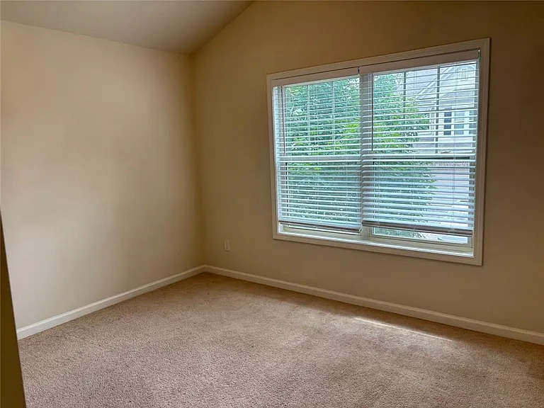 1012 Haley Woods Ct — Photo 17