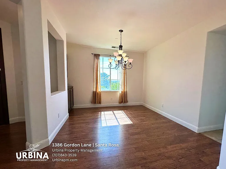 1386 Gordon Ln — Photo 7