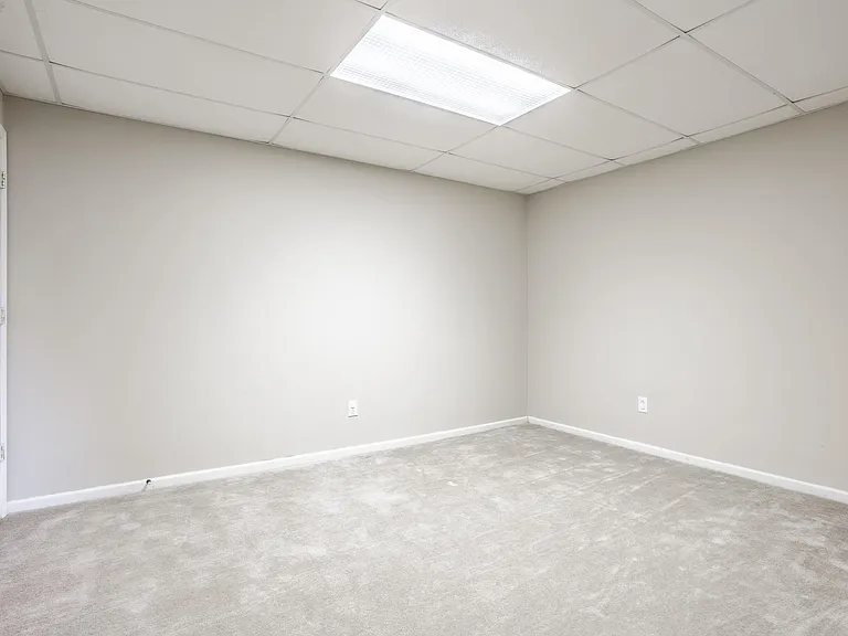 6765 Woodcliff Cir — Photo 30
