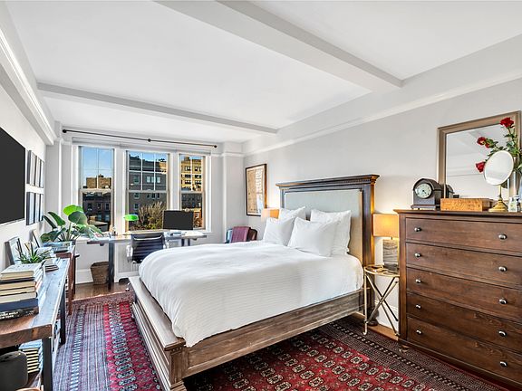 4th image of 302 W 12th St APT 6B
