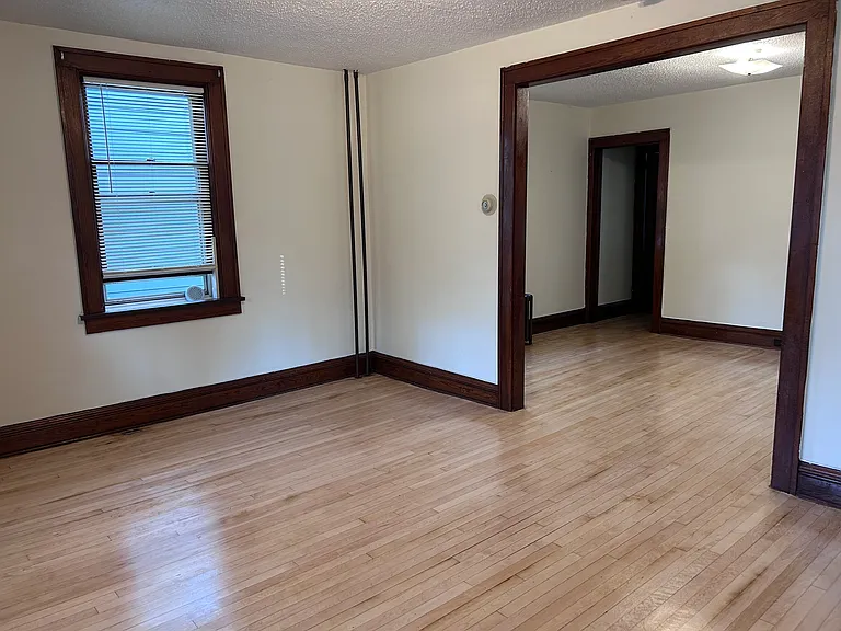 223 W Hewitt Ave — Photo 3