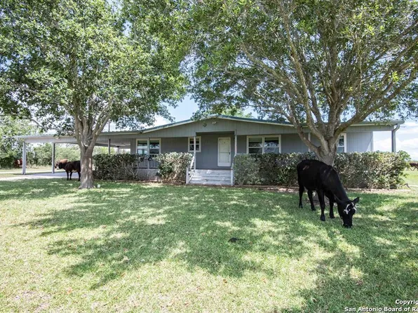 2899 FM 888, Beeville 78102