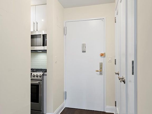 5th image of 200 E 27th St APT 7D