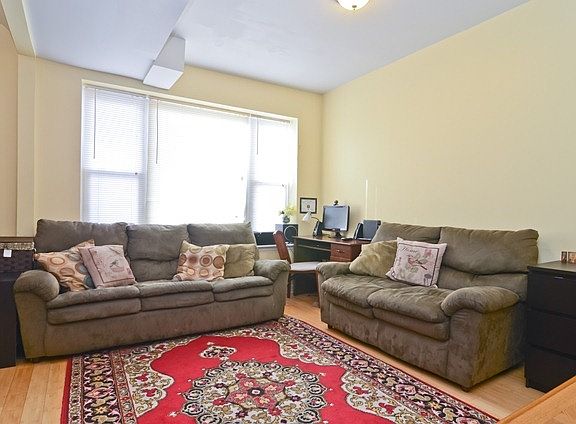 4th image of 2823 N Clybourn Ave