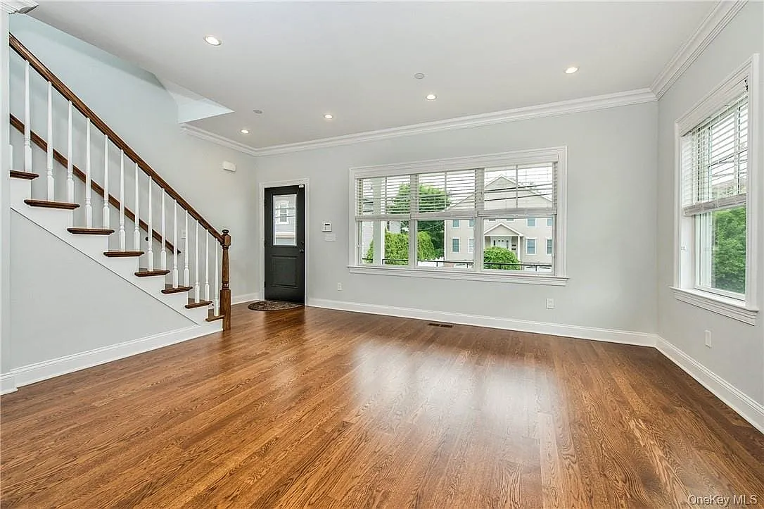 Building Photo - 124B Maple Ave